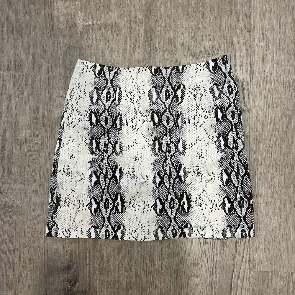 Snakeskin miniskirt! Size small. Invisible zipper on the back.